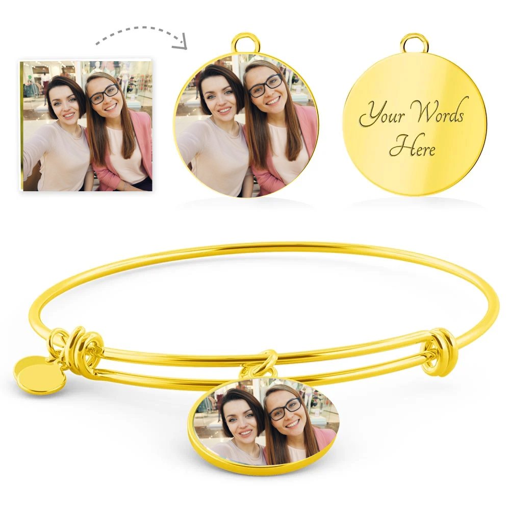 How it works: your photo printed on the gold circle pendant